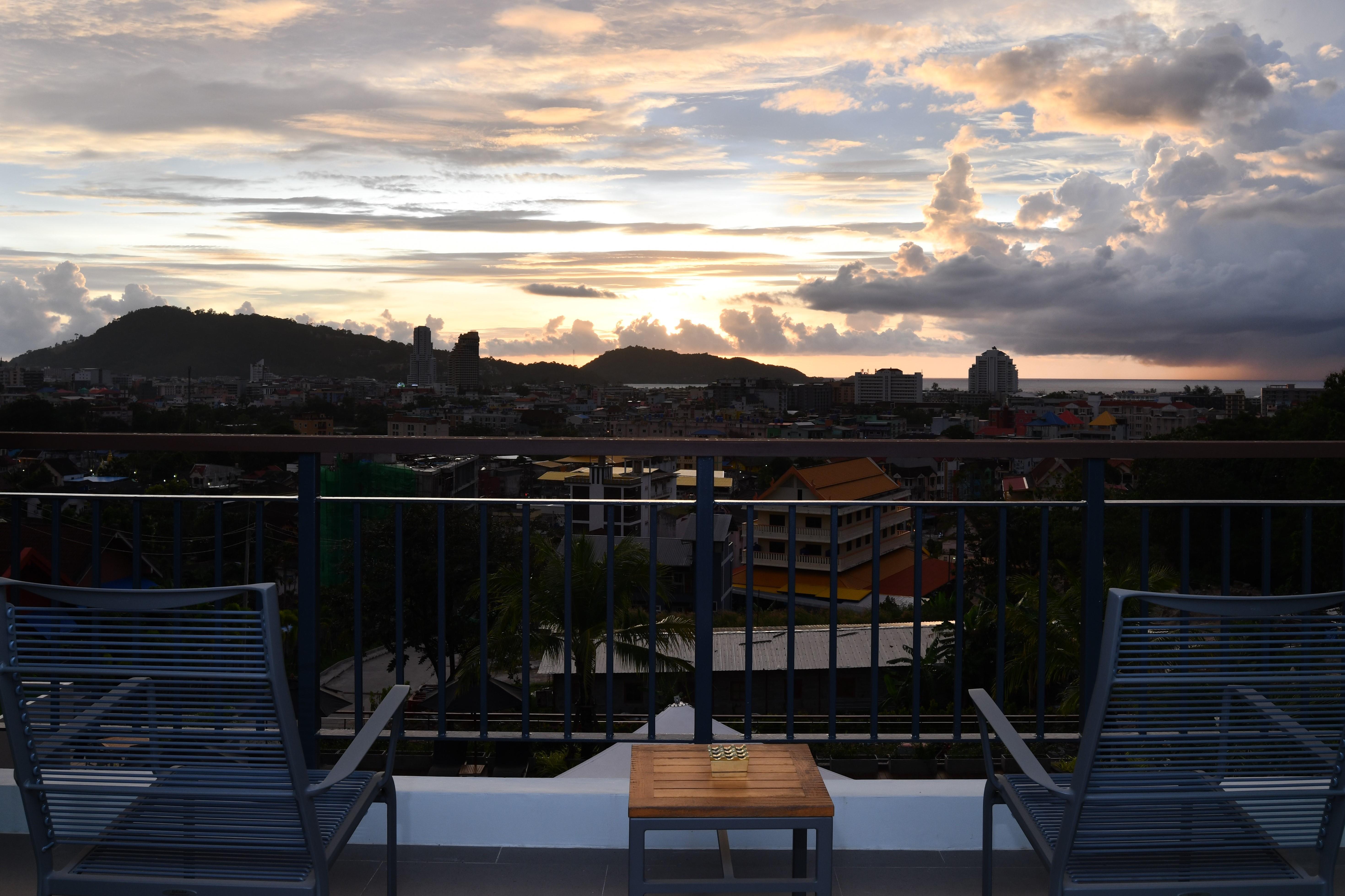 Skyview Resort Phuket Patong Beach Екстериор снимка Sunset at the University of the West Indies Cave Hill Campus