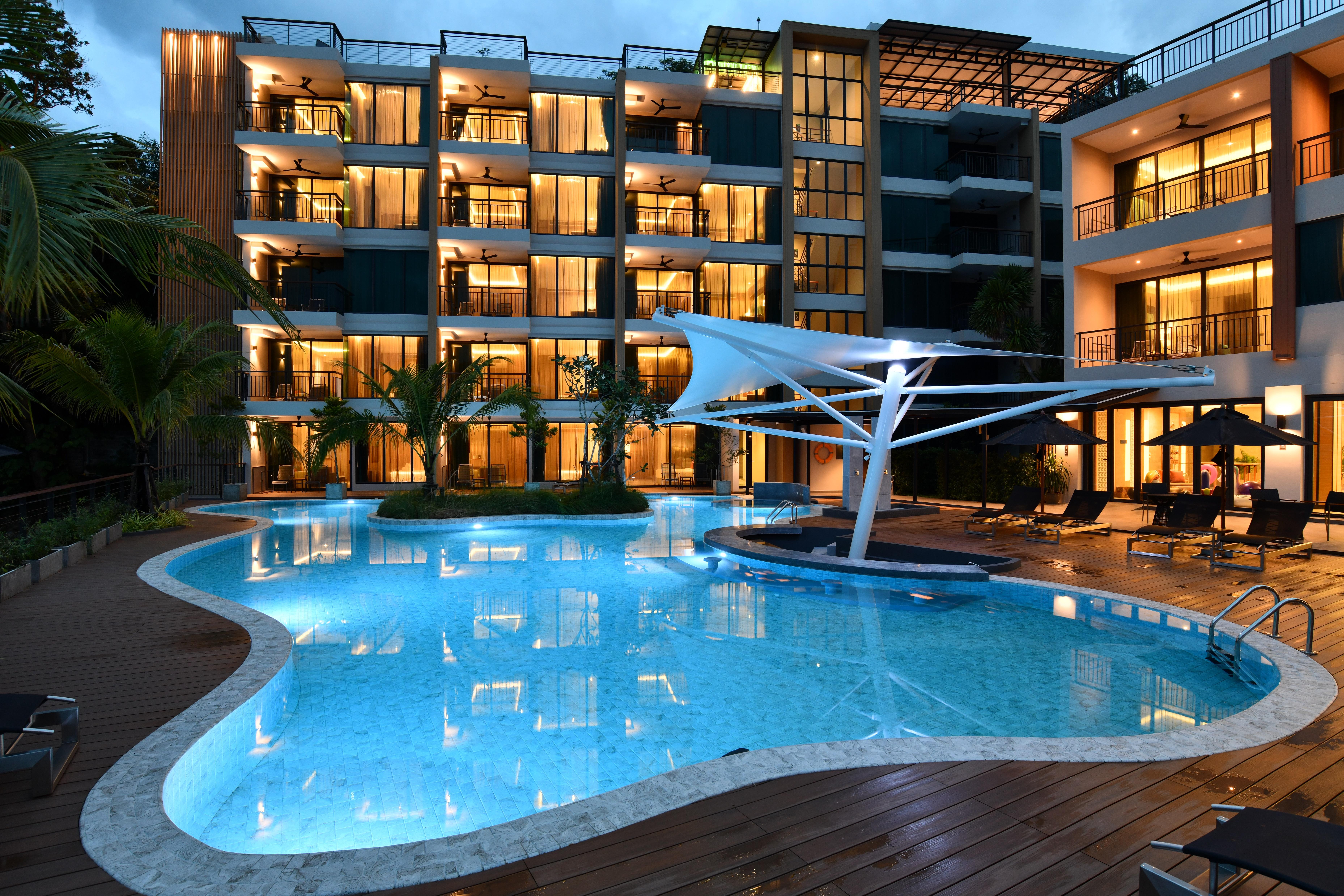 Skyview Resort Phuket Patong Beach Екстериор снимка The swimming pool at the hotel