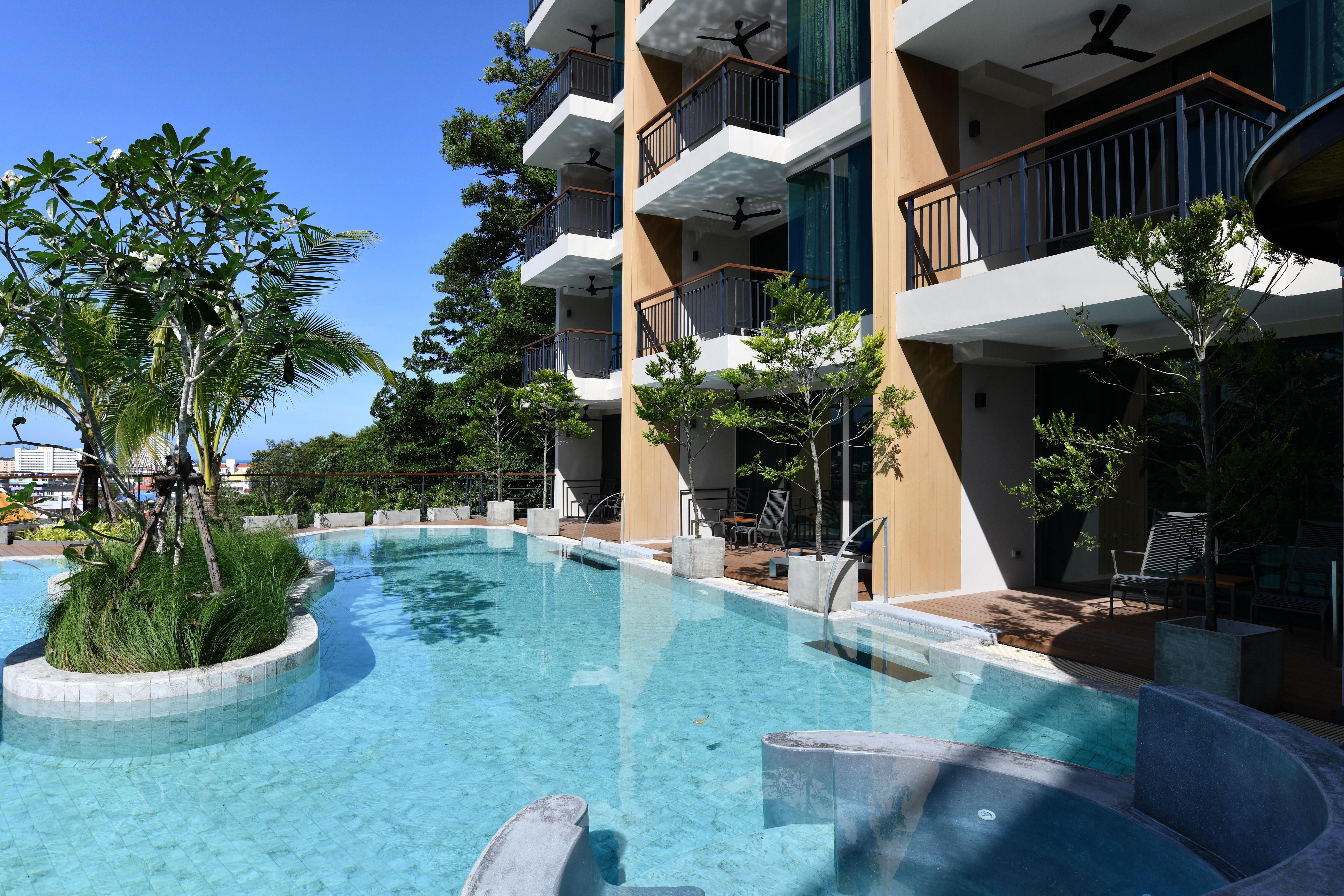 Skyview Resort Phuket Patong Beach Екстериор снимка The swimming pool at the hotel