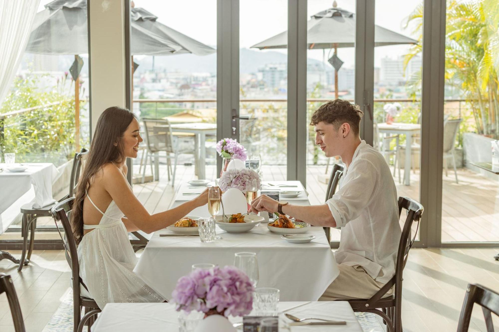 Skyview Resort Phuket Patong Beach Екстериор снимка The Terrace