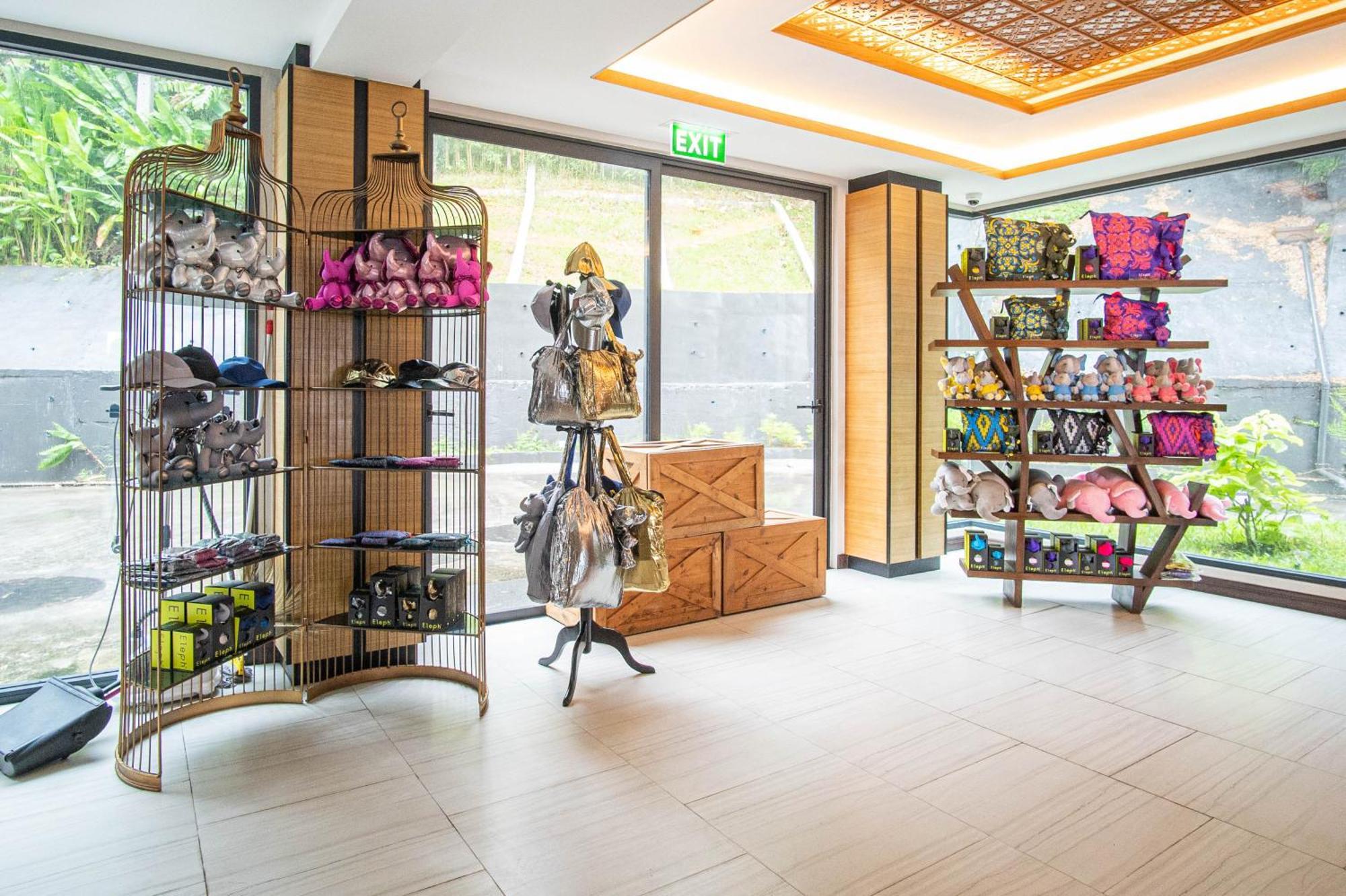Skyview Resort Phuket Patong Beach Екстериор снимка The gift shop at the Butterfly in the City