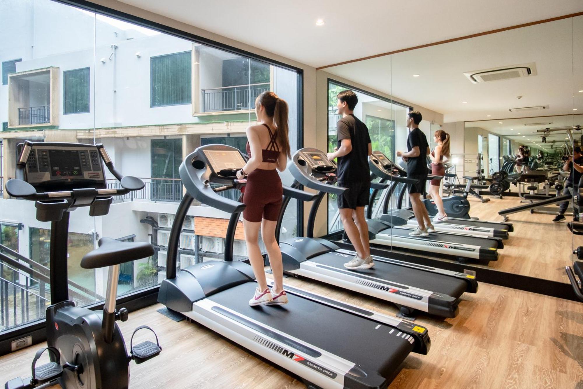 Skyview Resort Phuket Patong Beach Екстериор снимка The gym at the University of Law, Birmingham
