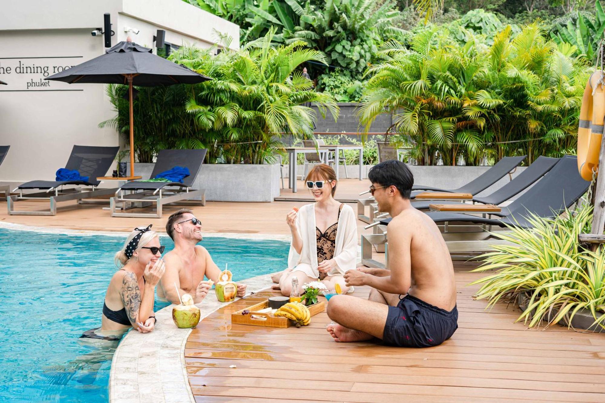 Skyview Resort Phuket Patong Beach Екстериор снимка Pool at The Royal