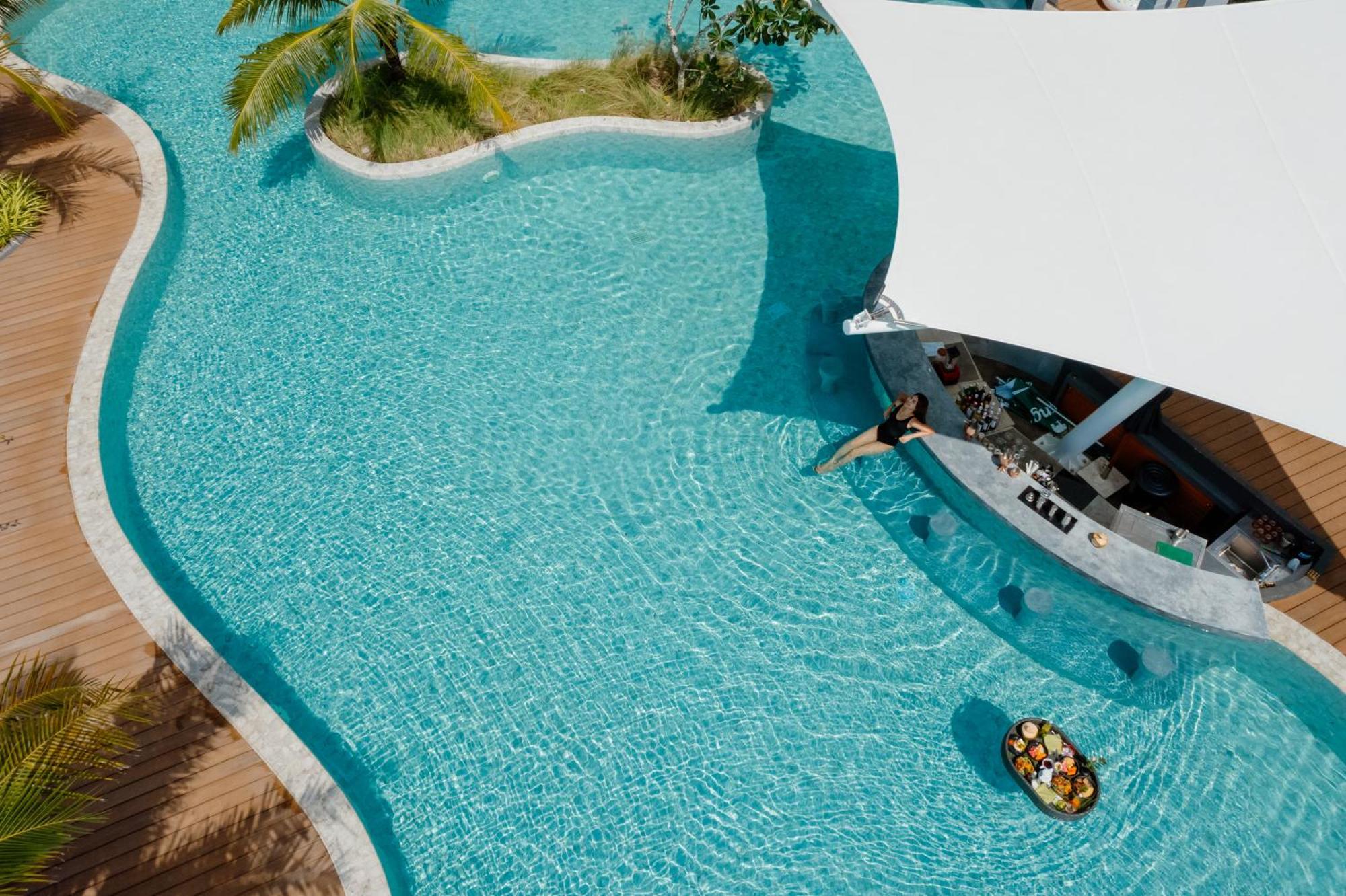 Skyview Resort Phuket Patong Beach Екстериор снимка The swimming pool at the resort